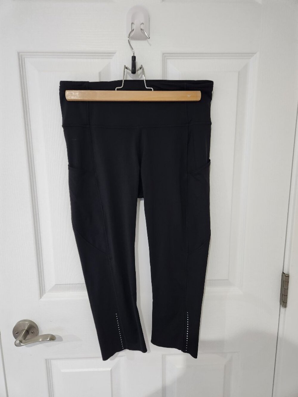 Black Lululemon Crop Leggings - Size 8
